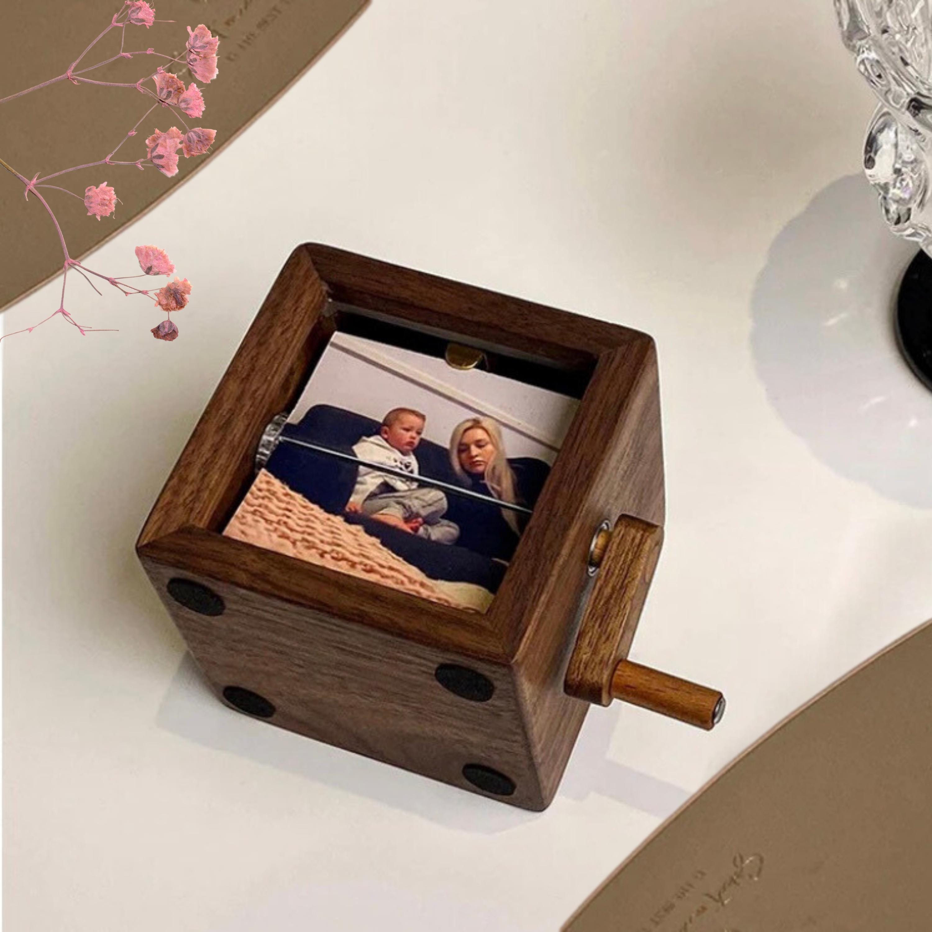 Custom Photo Flip Book Frame Personalized Hand-Crank Memory Photo Frame Wooden Mini Photo Album Custom Wooden Photo Box Housewarming Gift