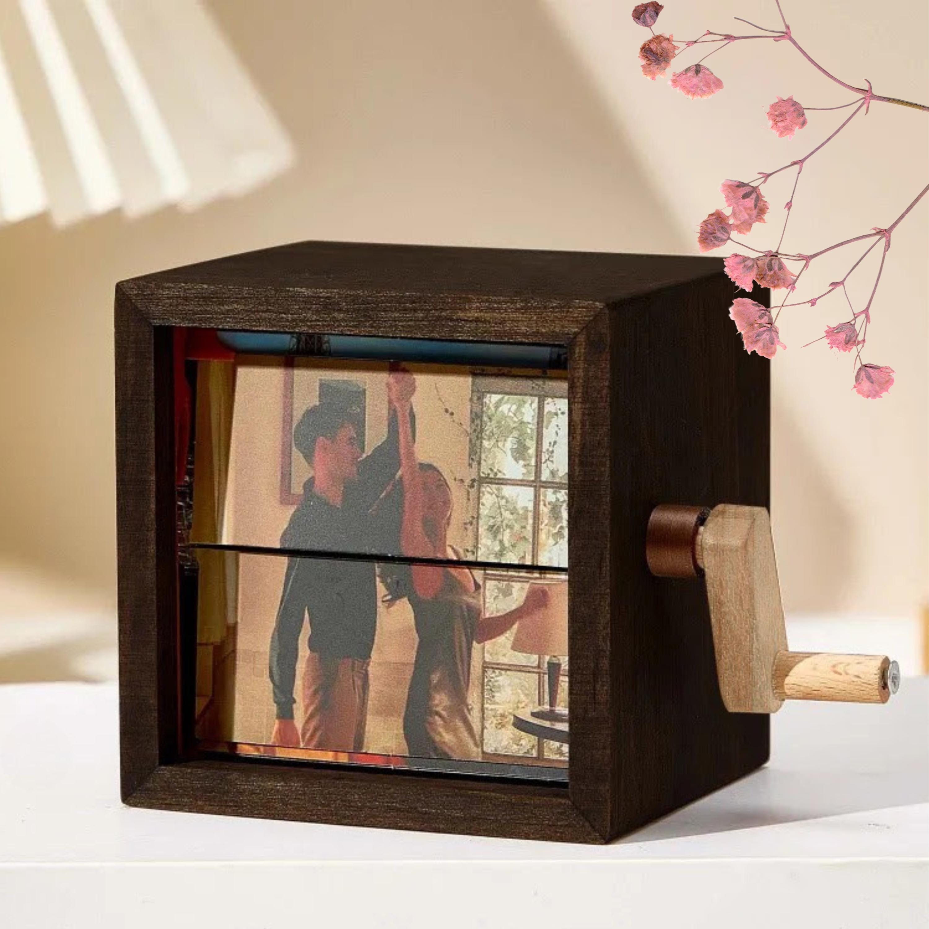 Custom Photo Flip Book Frame Personalized Hand-Crank Memory Photo Frame Wooden Mini Photo Album Custom Wooden Photo Box Housewarming Gift