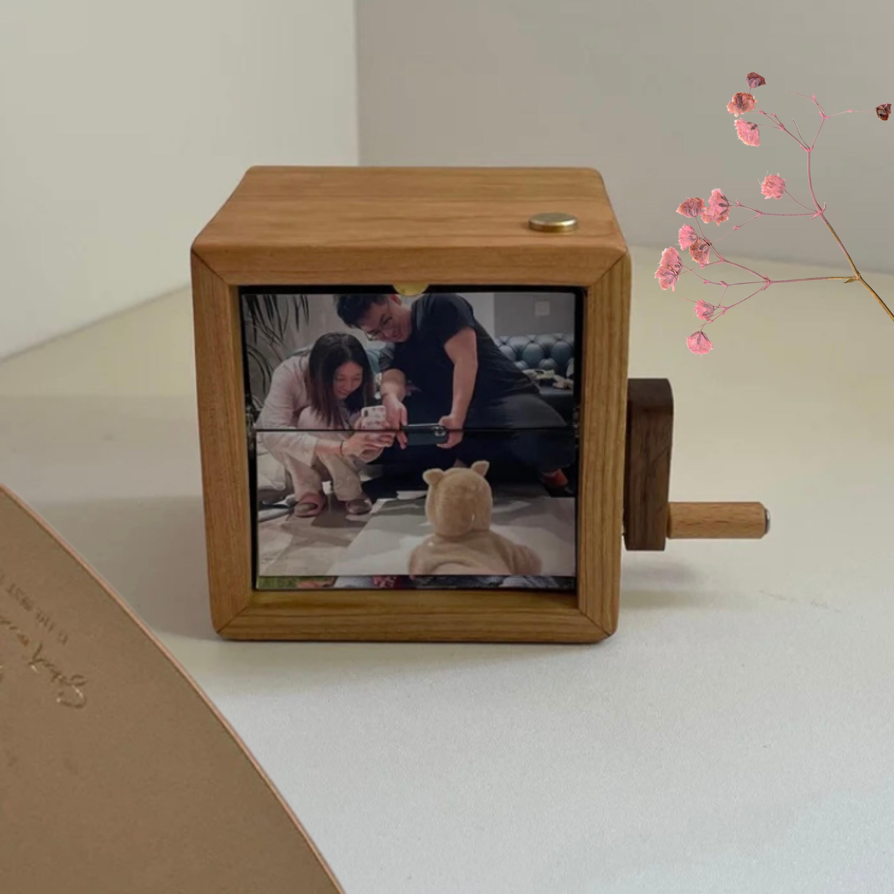 Custom Photo Flip Book Frame Personalized Hand-Crank Memory Photo Frame Wooden Mini Photo Album Custom Wooden Photo Box Housewarming Gift