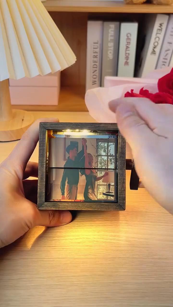 Custom Photo Flipbook – Unique Animated Hand Motion Frame & Personalized Photo Album Gift