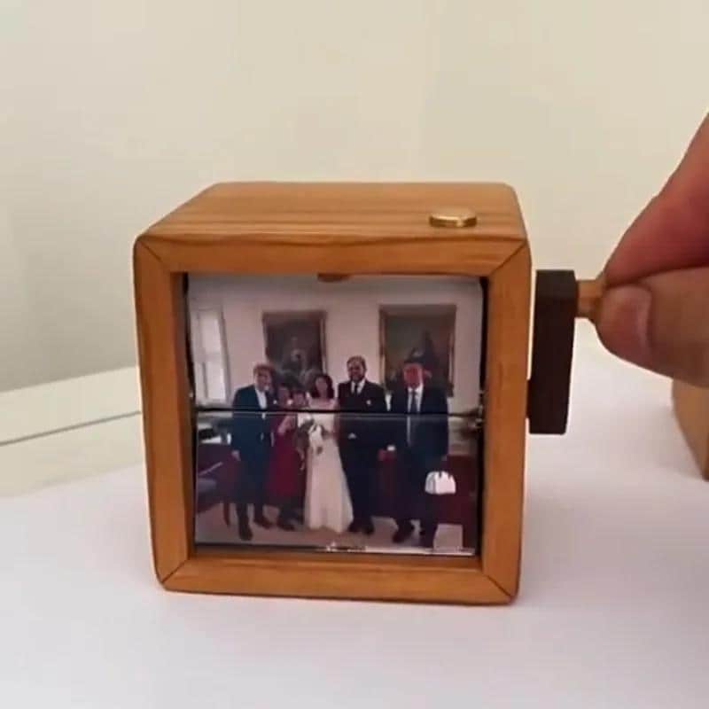 Mechanical Hand Motion Photo Album