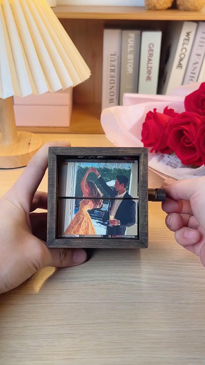 Custom Photo Flipbook – Unique Animated Hand Motion Frame & Personalized Photo Album Gift