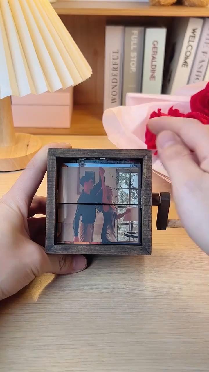 Custom Photo Flipbook – Unique Animated Hand Motion Frame & Personalized Photo Album Gift