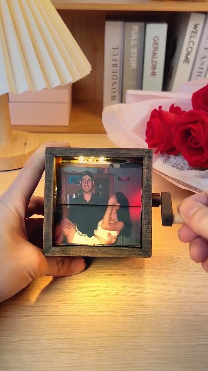 Custom Photo Flipbook – Unique Animated Hand Motion Frame & Personalized Photo Album Gift