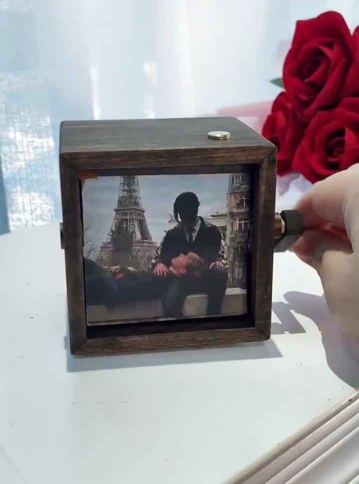 Custom Hand-Cranked Photo Flipbook Frame
