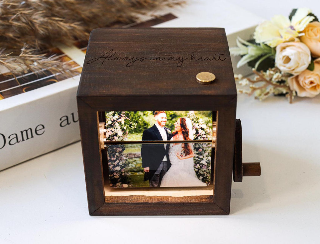 Custom Couple Memories Flip Book Frame Animation Machine, Mechanical Hand Motion Photo Album, Wooden Handicraft,Creative Gift for Home Decor