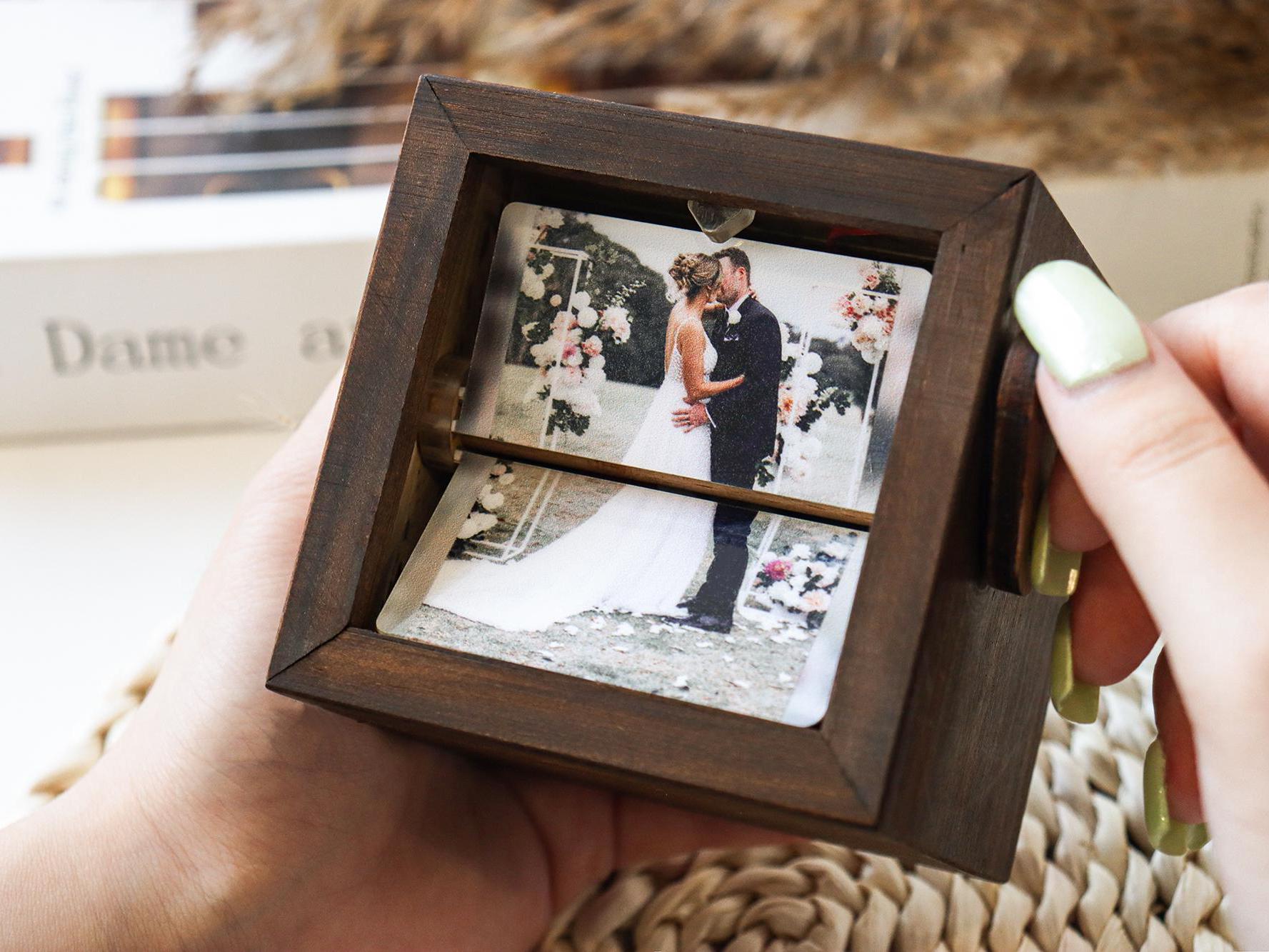 Custom Couple Memories Flip Book Frame Animation Machine, Mechanical Hand Motion Photo Album, Wooden Handicraft,Creative Gift for Home Decor