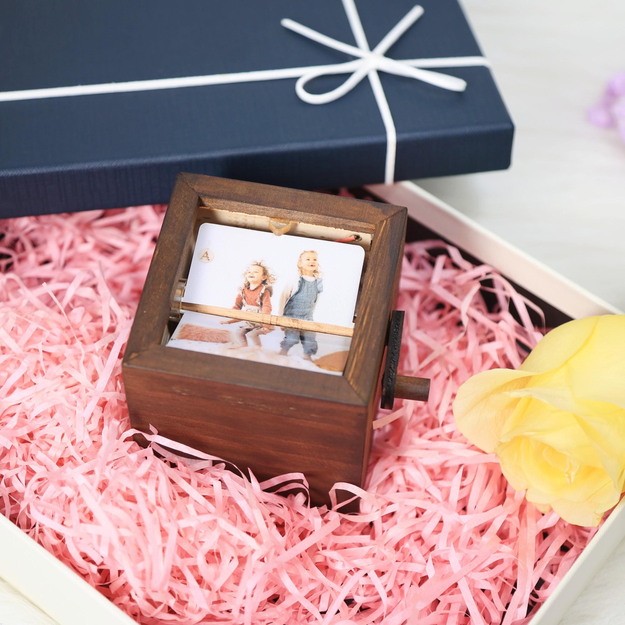 Customized father-child/father-daughter memory flip book frame animation machine, mechanical hand action photo album, Gift for Teacher
