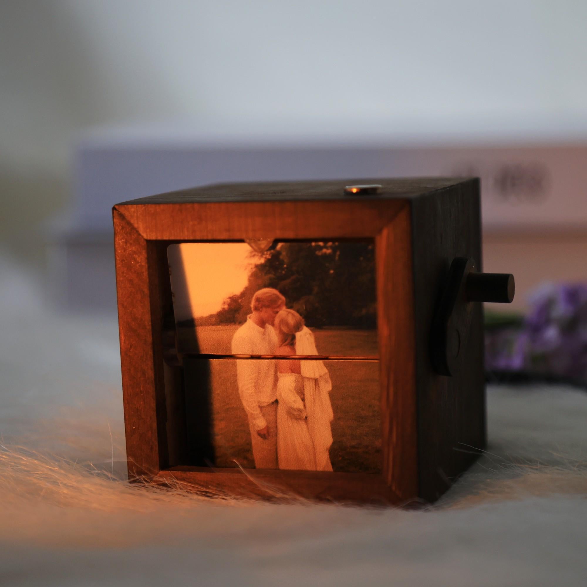 Customized father-child/father-daughter memory flip book frame animation machine, mechanical hand action photo album, Gift for Teacher