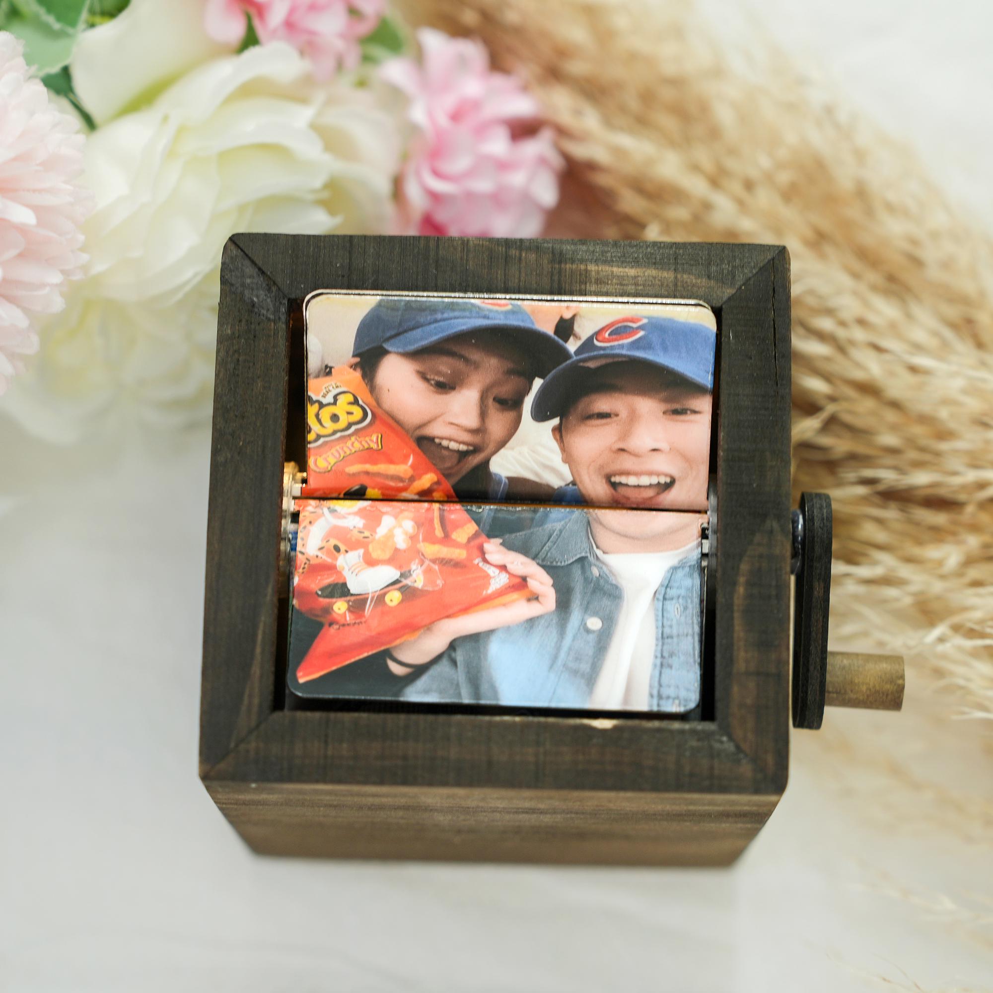 Customized father-child/father-daughter memory flip book frame animation machine, mechanical hand action photo album, Gift for Teacher